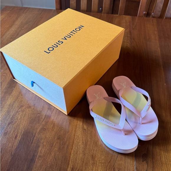 Louis Vuitton pink and yellow pool flip flops. Size 38. - Picture 5 of 5